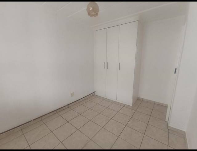 2 BEDROOM APARTMENT FOR SALE IN FLORIDA LAKE